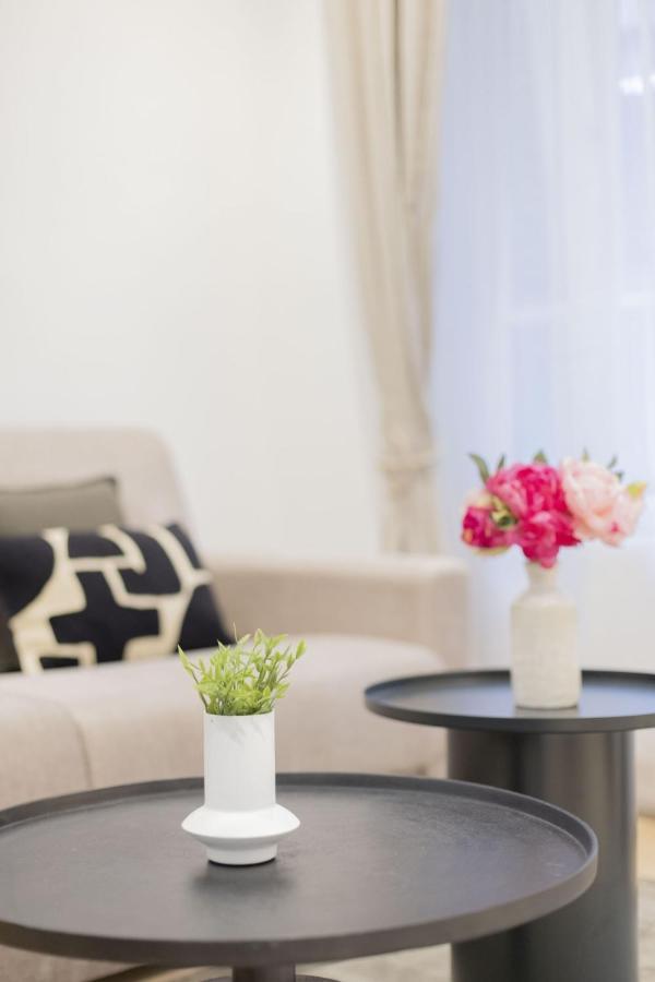 Peaceful Apartment - 1Br-4P - Batignolles Parijs Buitenkant foto